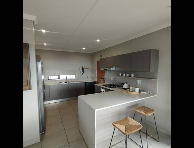 3 BEDROOM HOUSE FOR SALE IN COSMO CITY